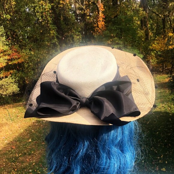 VNTG Theatrical Glamourous Flat Crown Veil Overlay Woven Straw-like Boater Hat main image 6
